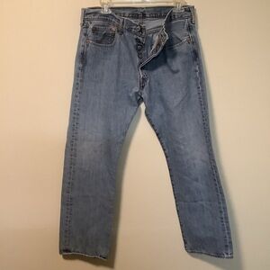 Levi’s men’s light wash denim jeans size‎ 34W  30L loose straight leg denim